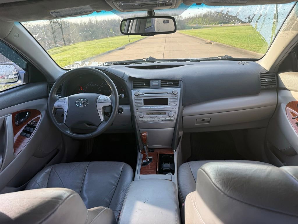 Used 2010 Toyota Camry image 16