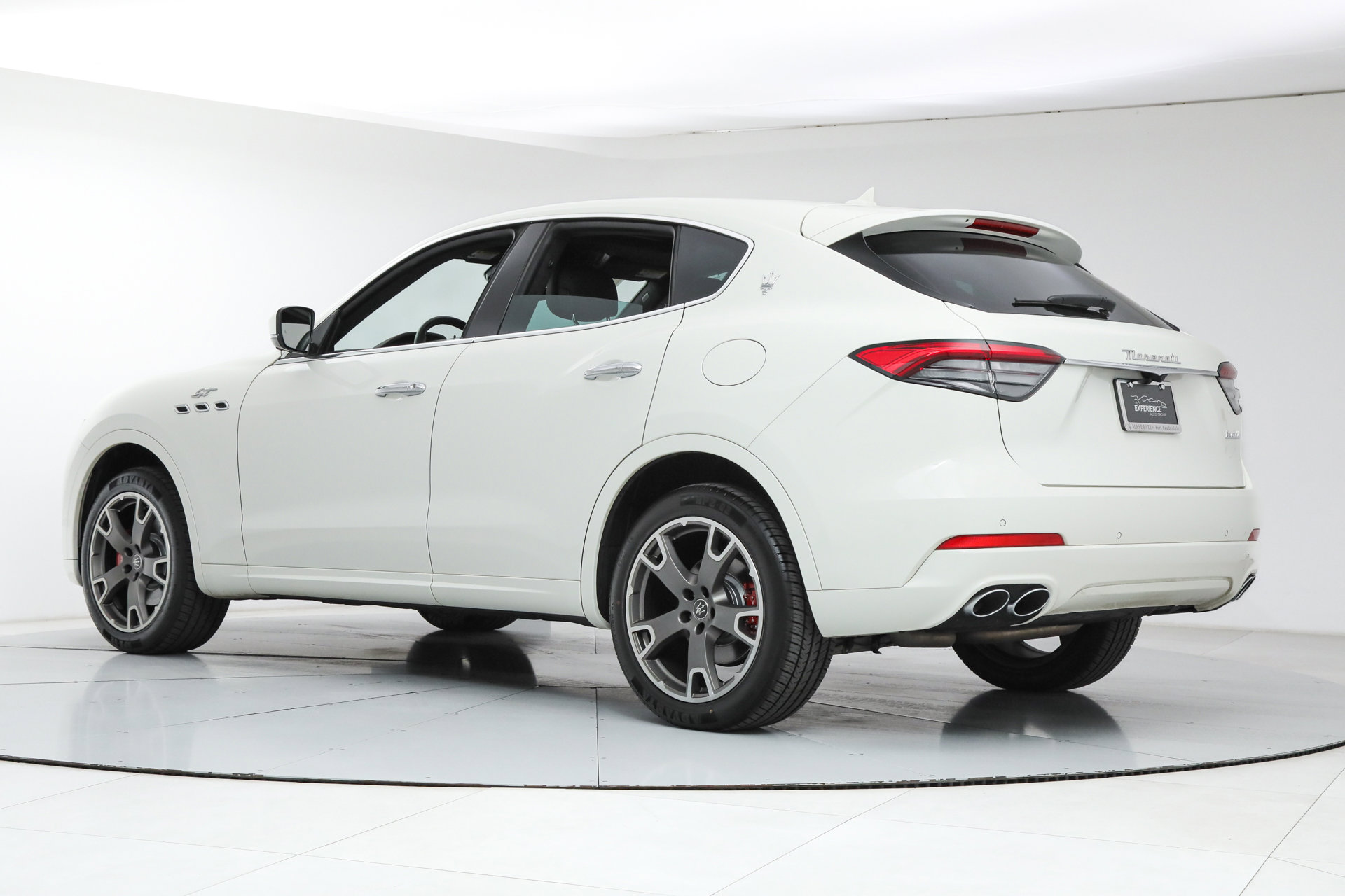 Certified 2023 Maserati Levante GT image 3