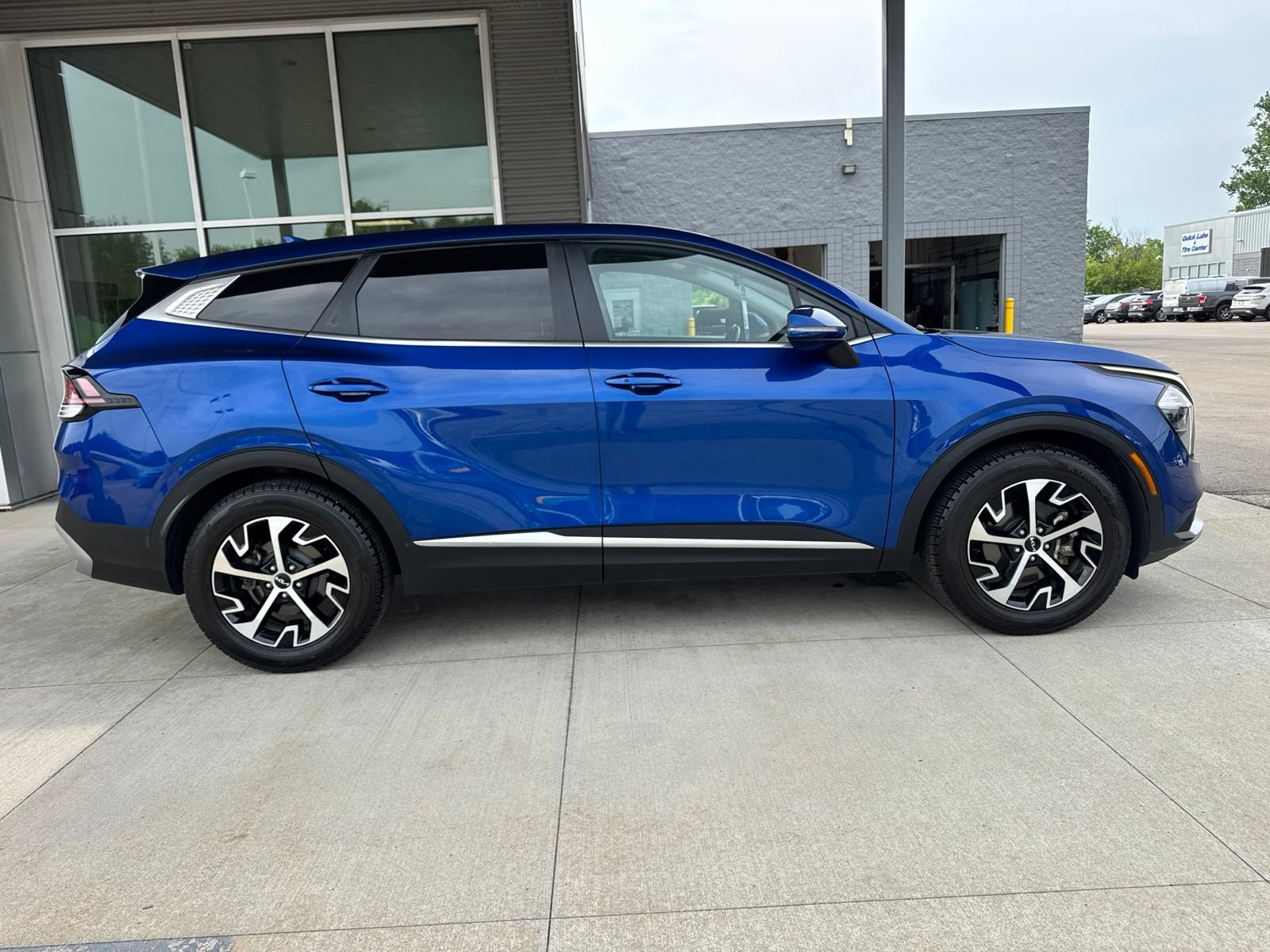 Used 2023 Kia Sportage EX FWD image 9