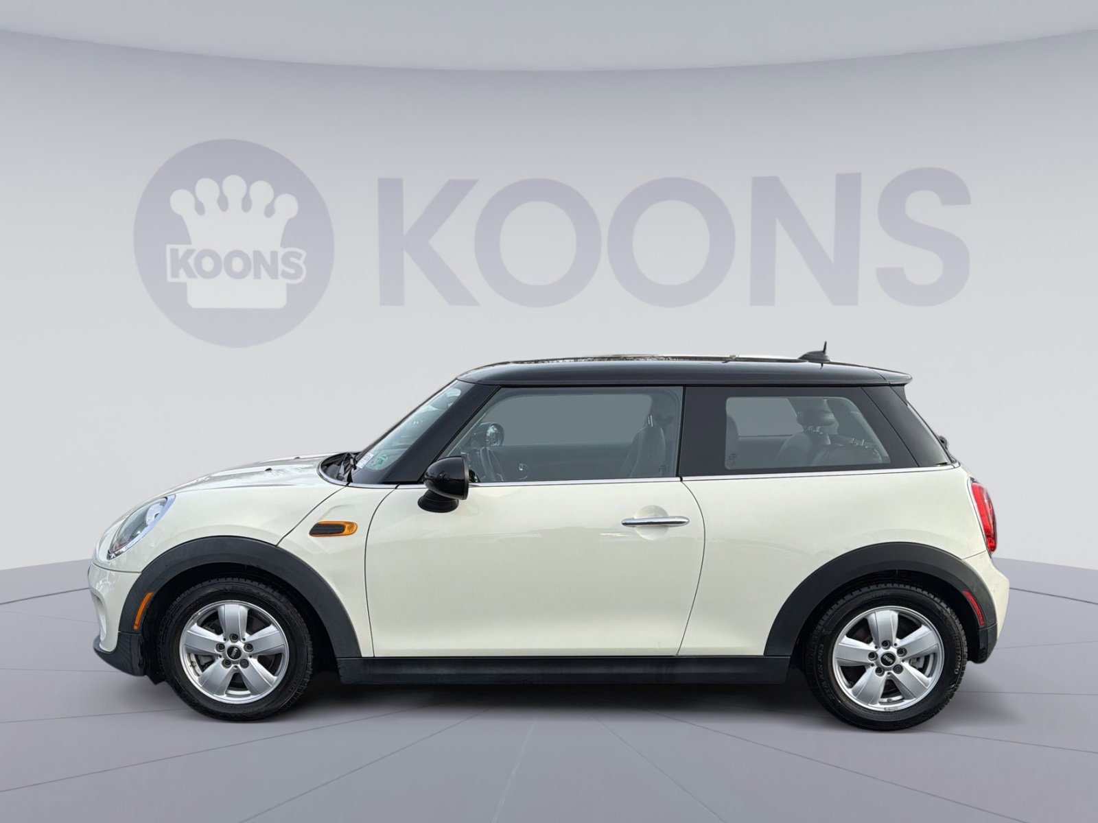 Used 2014 MINI Cooper 2-Door Hardtop image 2