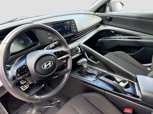 Certified 2025 Hyundai Elantra Sport FWD image 9