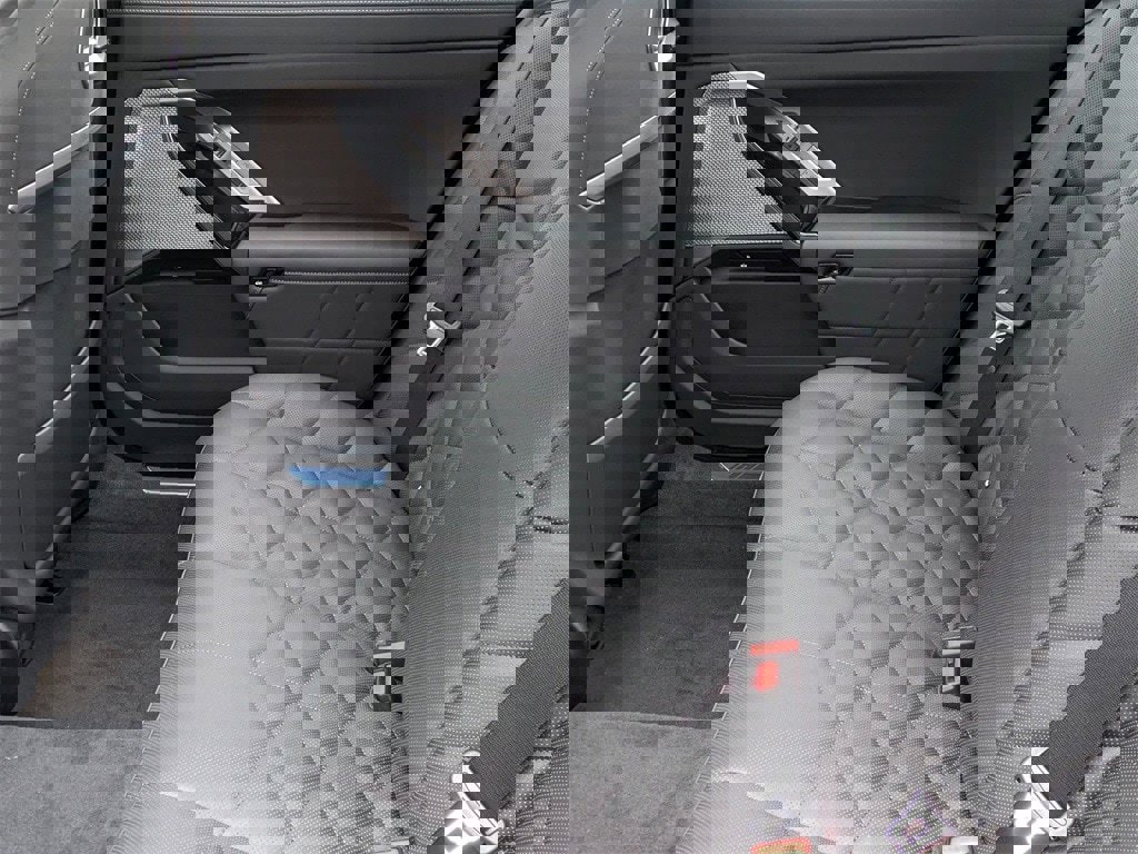 New 2025 BMW 740i xDrive w/ Premium Package image 23