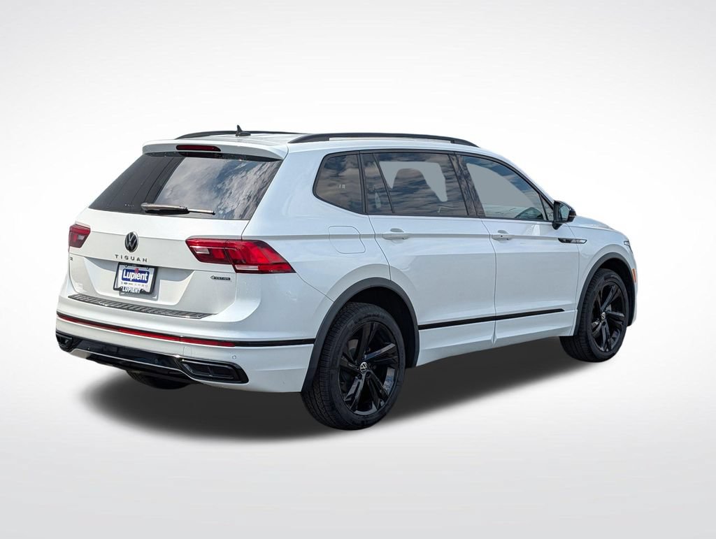 Used 2023 Volkswagen Tiguan SE R-Line AWD/4WD image 3