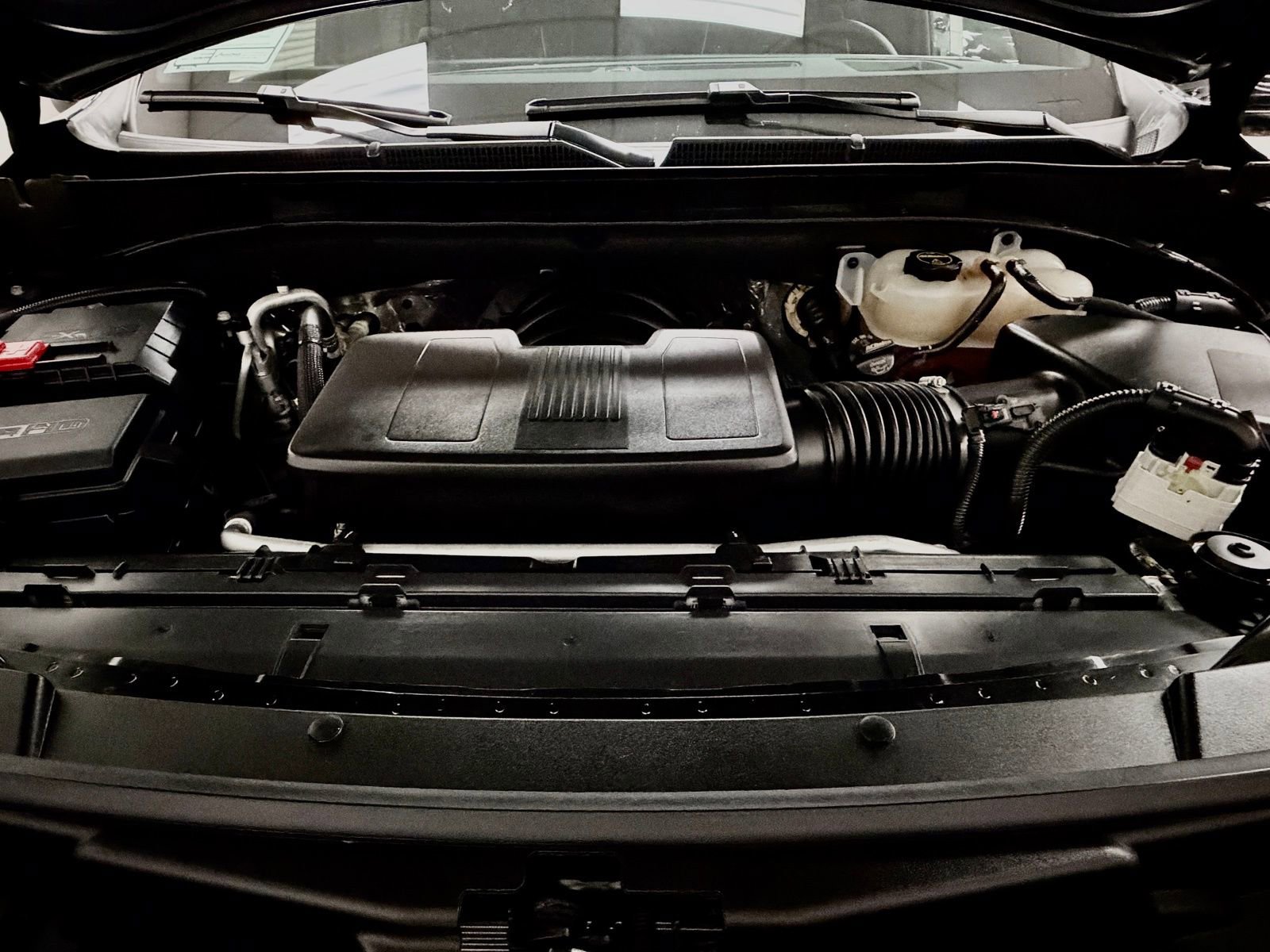 Used 2025 Cadillac Escalade ESV Premium Luxury image 37