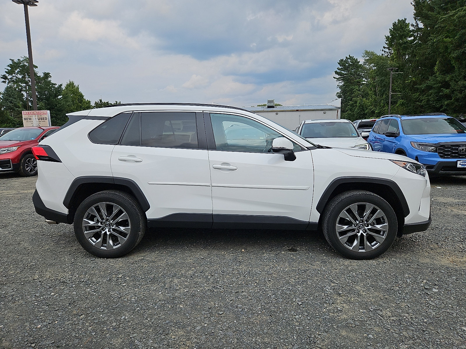 Used 2020 Toyota RAV4 XLE Premium AWD/4WD image 8