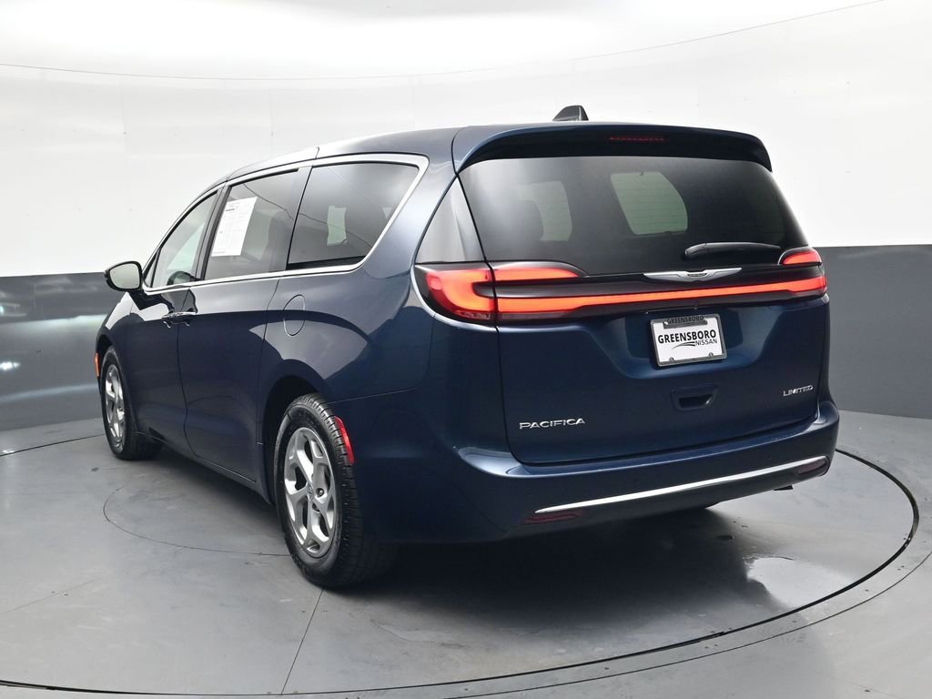 Used 2024 Chrysler Pacifica Limited image 5
