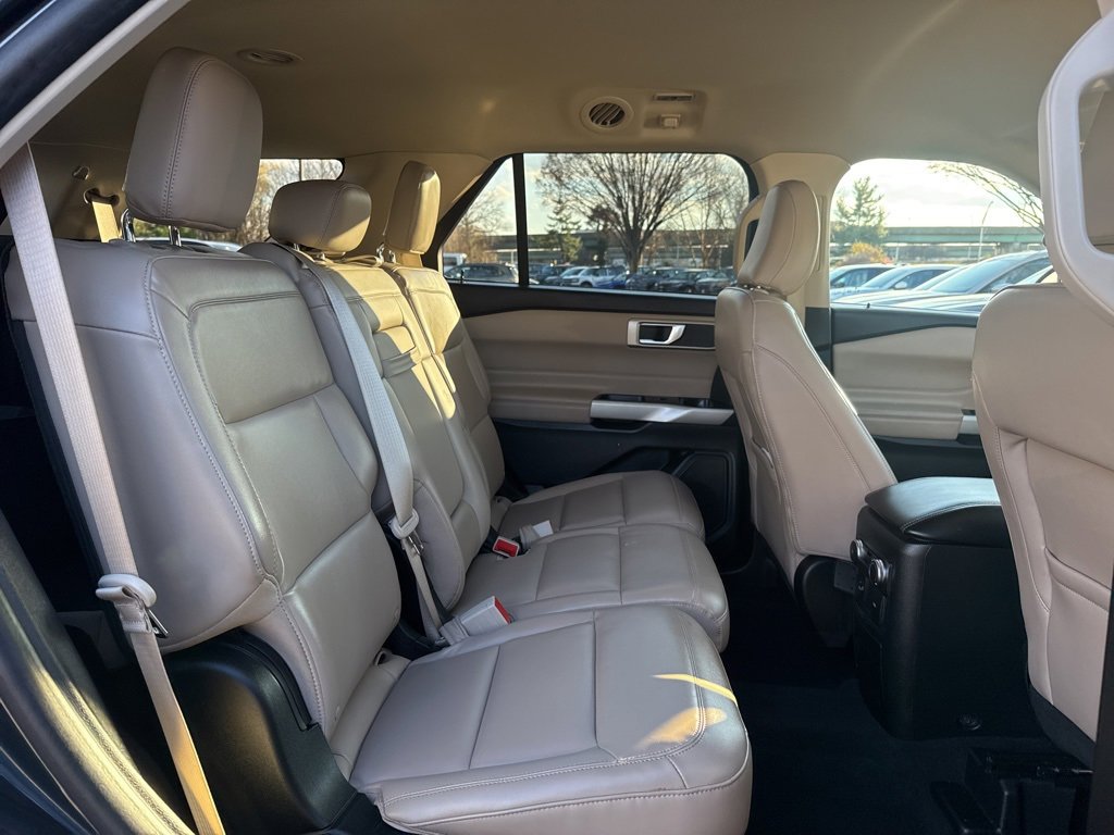 Used 2022 Ford Explorer XLT w/ Equipment Group 202A image 28