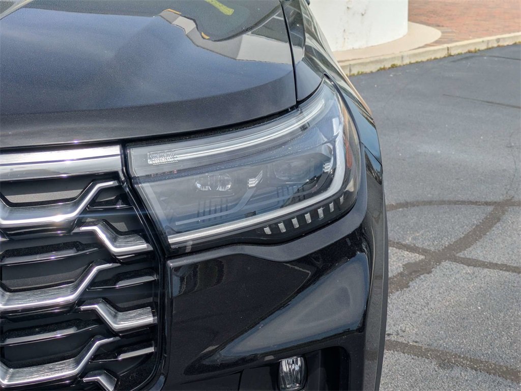 Used 2025 Ford Explorer Platinum w/ Ultimate Package image 11