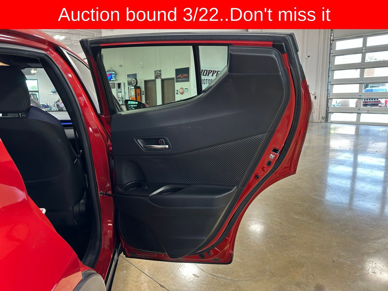 Used 2020 Toyota C-HR XLE image 31