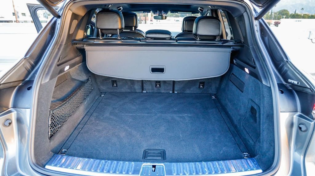 Used 2023 Porsche Cayenne Platinum Edition image 27