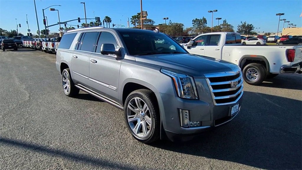 Used 2020 Cadillac Escalade ESV Premium Luxury image 2
