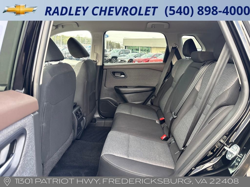 Used 2023 Nissan Rogue SV image 12