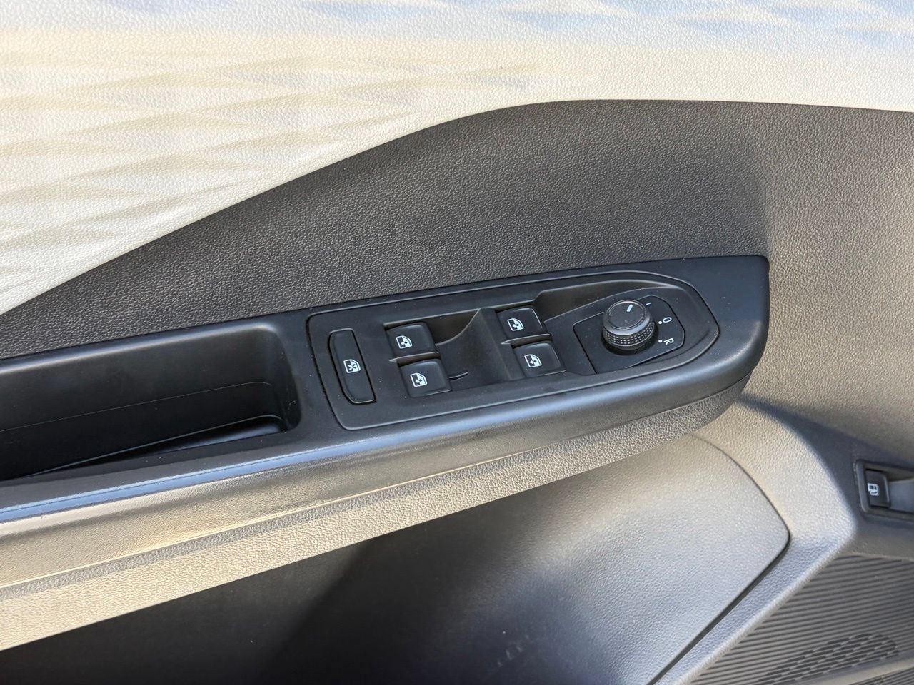 Used 2022 Volkswagen Taos S FWD image 6