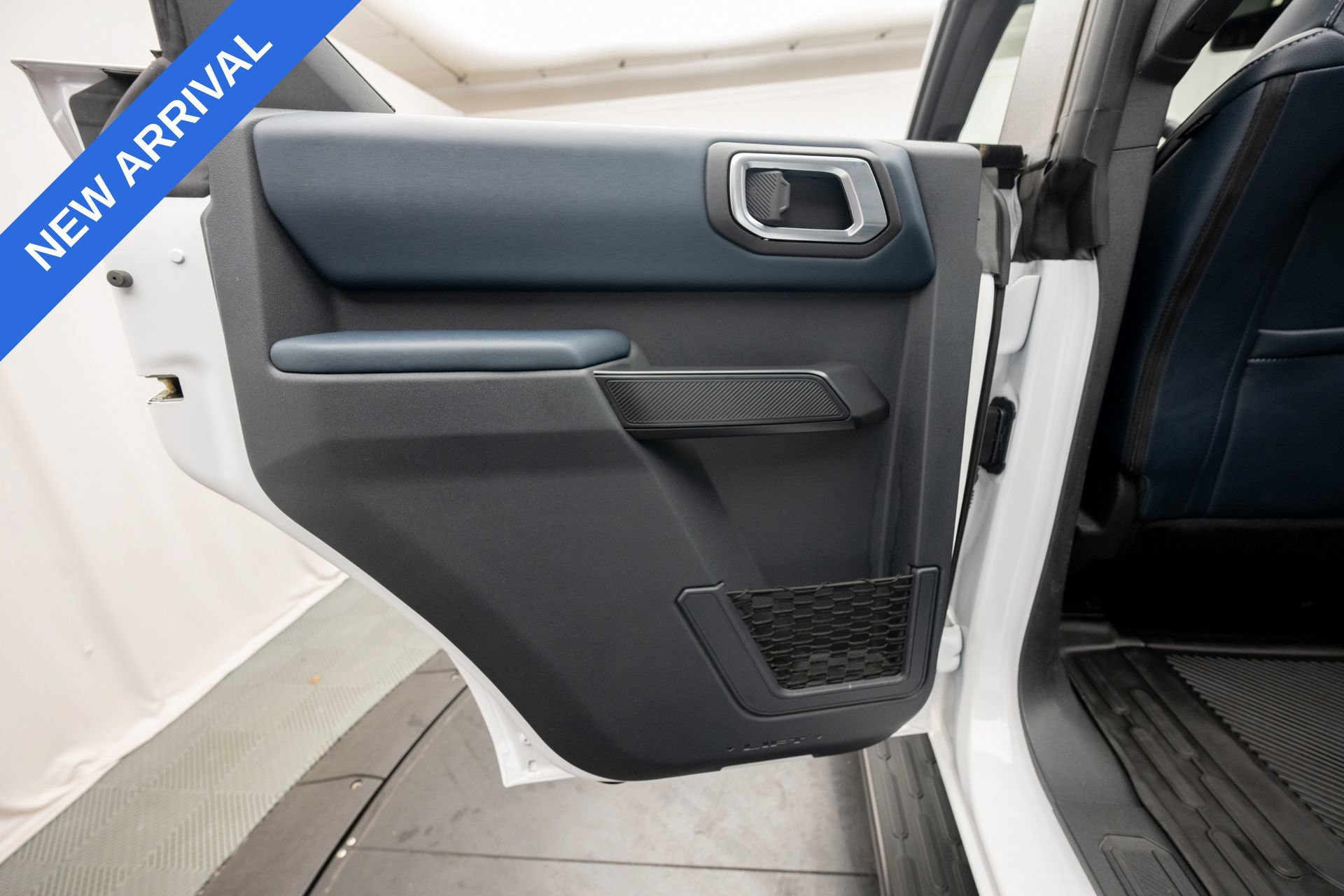Used 2024 Ford Bronco Outer Banks AWD/4WD image 36