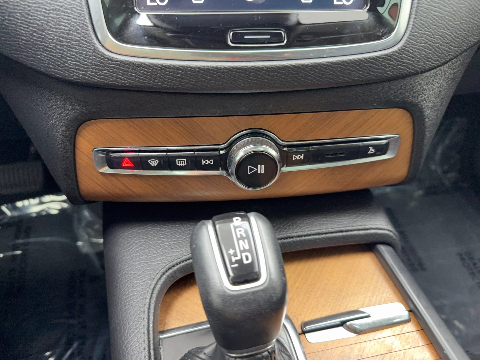 Used 2021 Volvo XC90 T6 Momentum w/ Advanced Package AWD/4WD image 29
