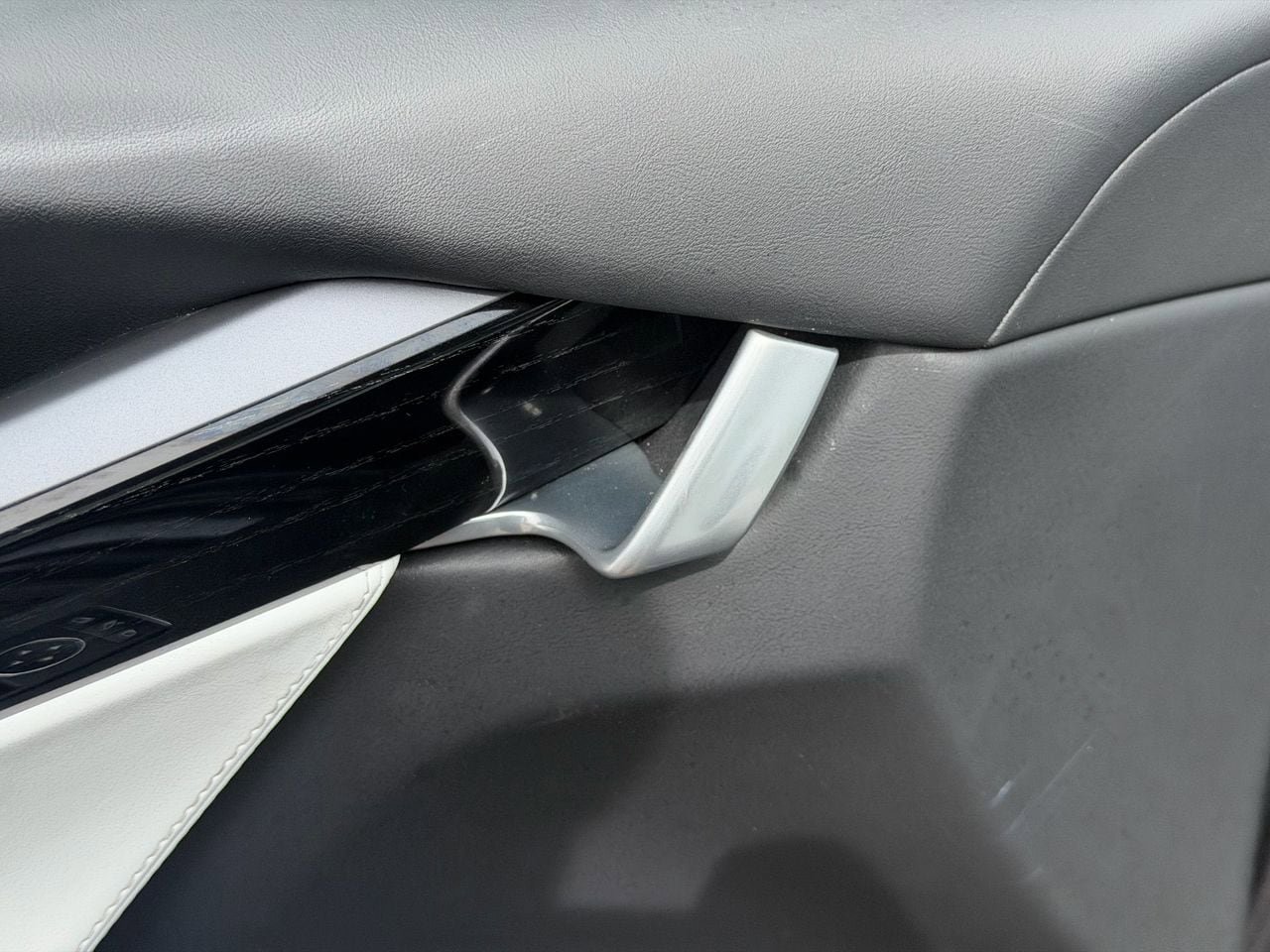 Used 2018 Tesla Model X 75D AWD/4WD image 18