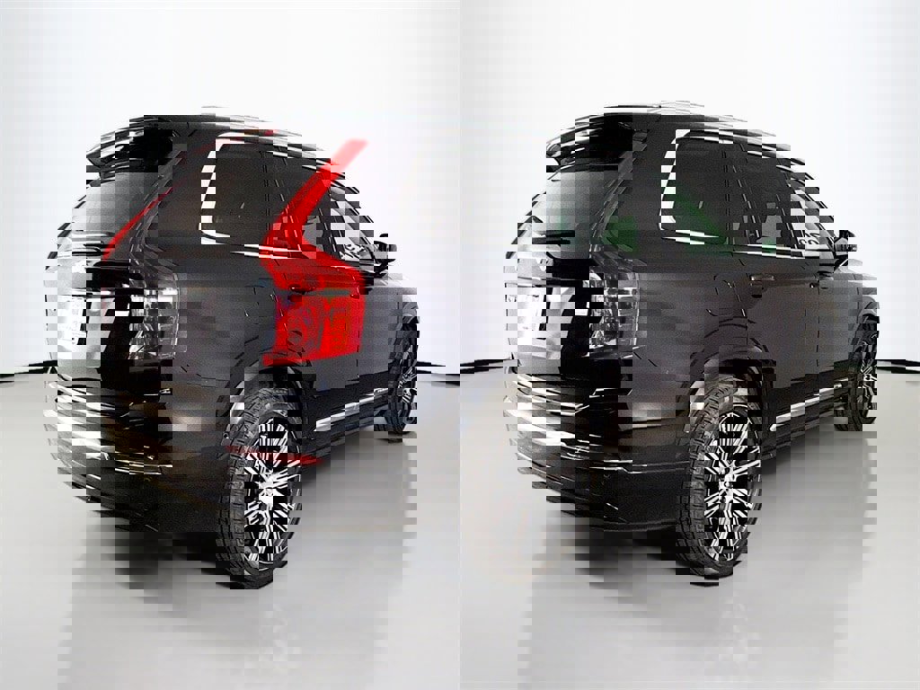 Certified 2024 Volvo XC90 T8 Plus image 7