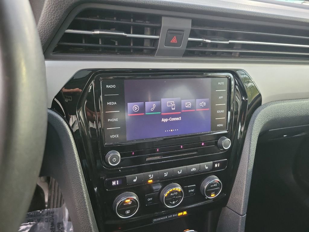 Used 2021 Volkswagen Passat 2.0T SE image 21