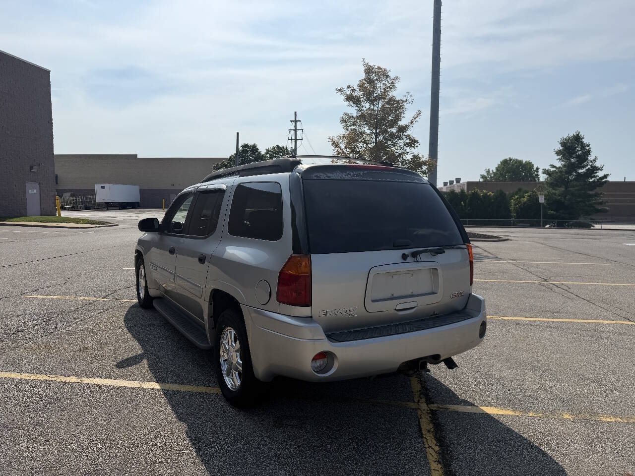 Used 2004 GMC Envoy XL SLE AWD/4WD image 3