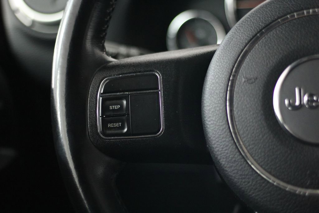Used 2018 Jeep Wrangler Unlimited Sahara AWD/4WD image 12