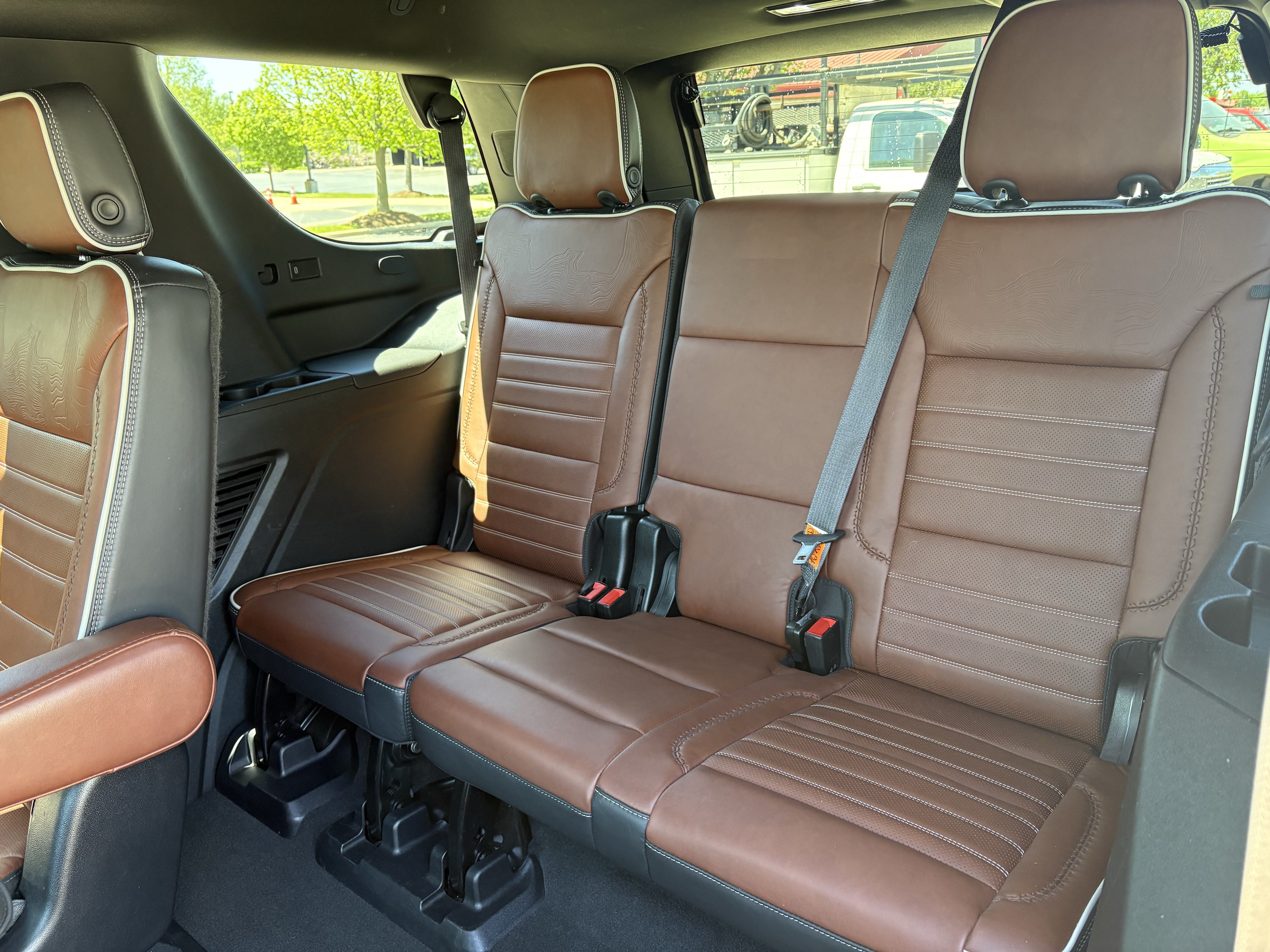 Used 2023 GMC Yukon Denali Ultimate AWD/4WD image 15