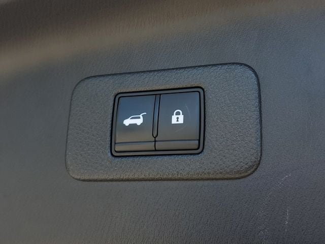 Used 2023 Nissan Armada Platinum w/ Captain's Chairs Package AWD/4WD image 10