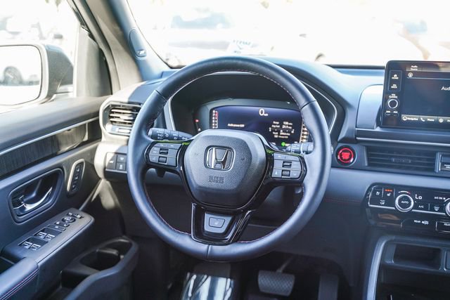 Used 2025 Honda Pilot Black Edition image 16