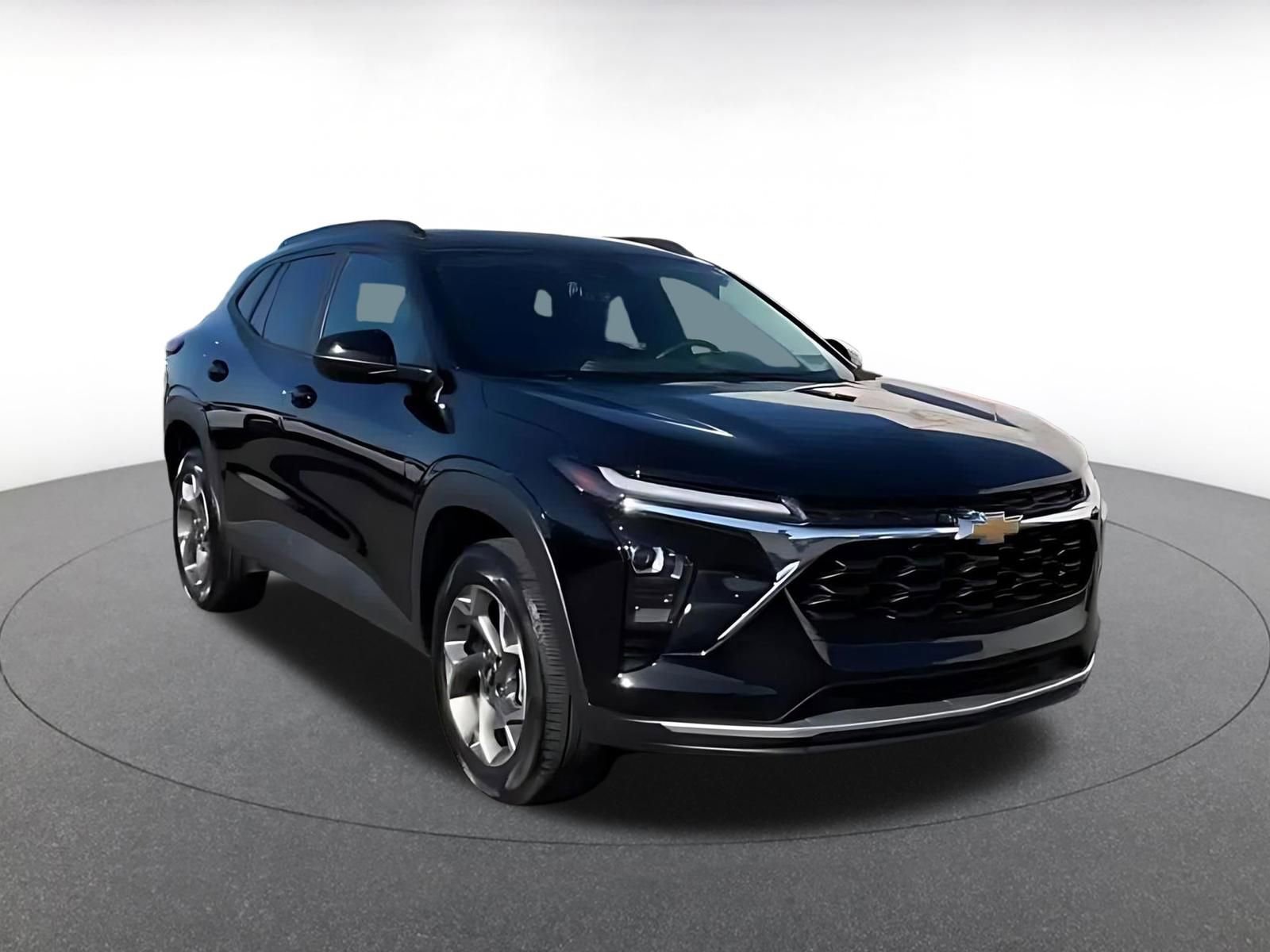 Used 2025 Chevrolet Trax LT FWD image 3