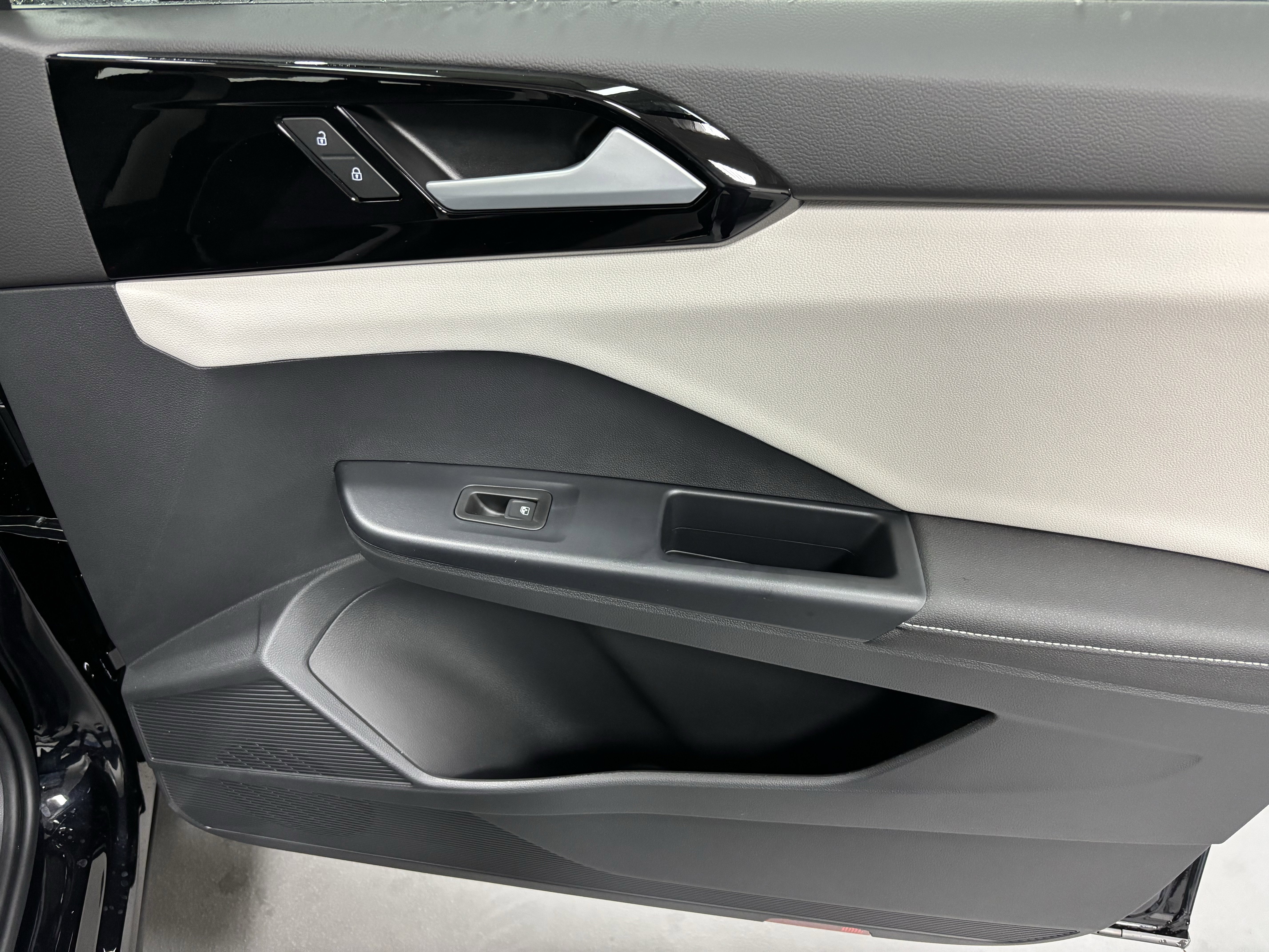 New 2025 Volkswagen Taos S image 10