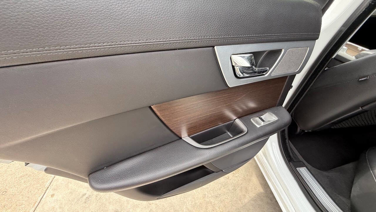 Used 2013 Jaguar XF RWD image 51
