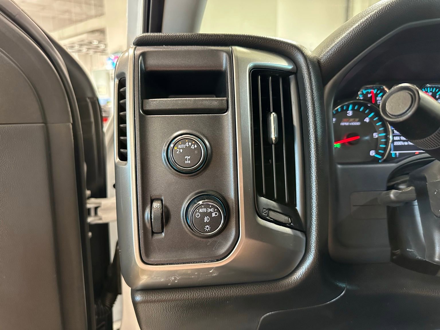 Used 2018 Chevrolet Silverado 1500 LT w/ All Star Edition image 22
