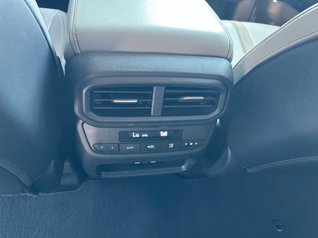 Certified 2025 Honda Pilot Touring image 18