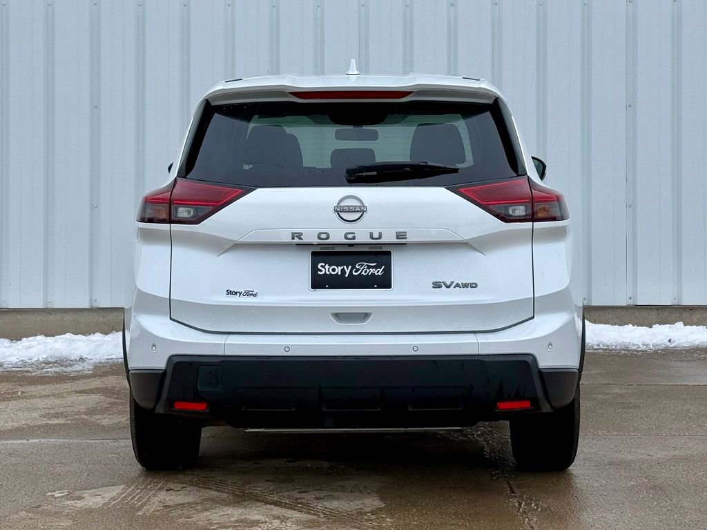 Used 2024 Nissan Rogue SV image 4