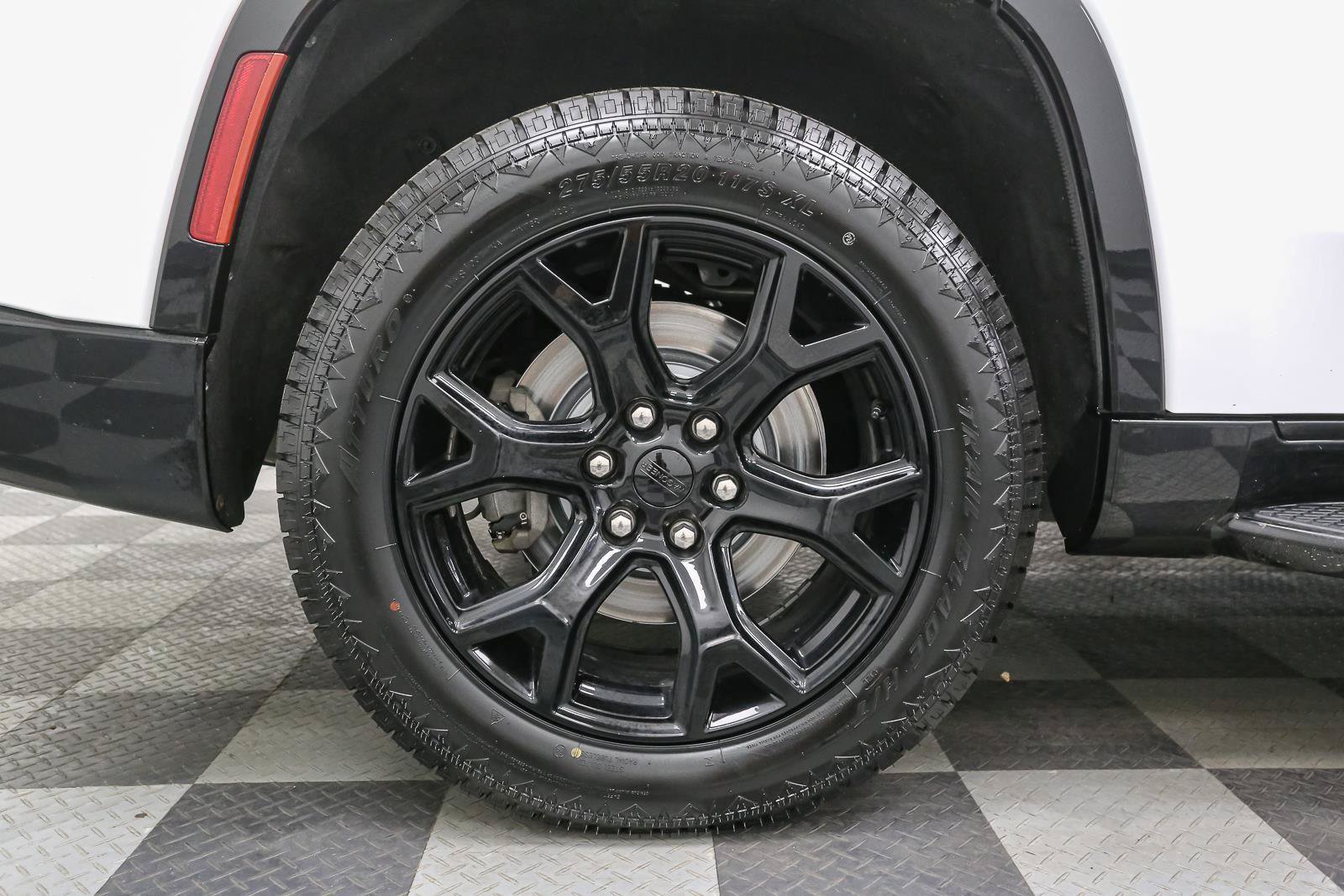Used 2024 Jeep Wagoneer Series II AWD/4WD image 17