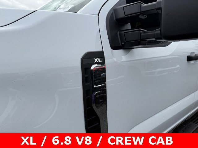 New 2026 Ford F250 XL w/ XL Chrome Package image 5