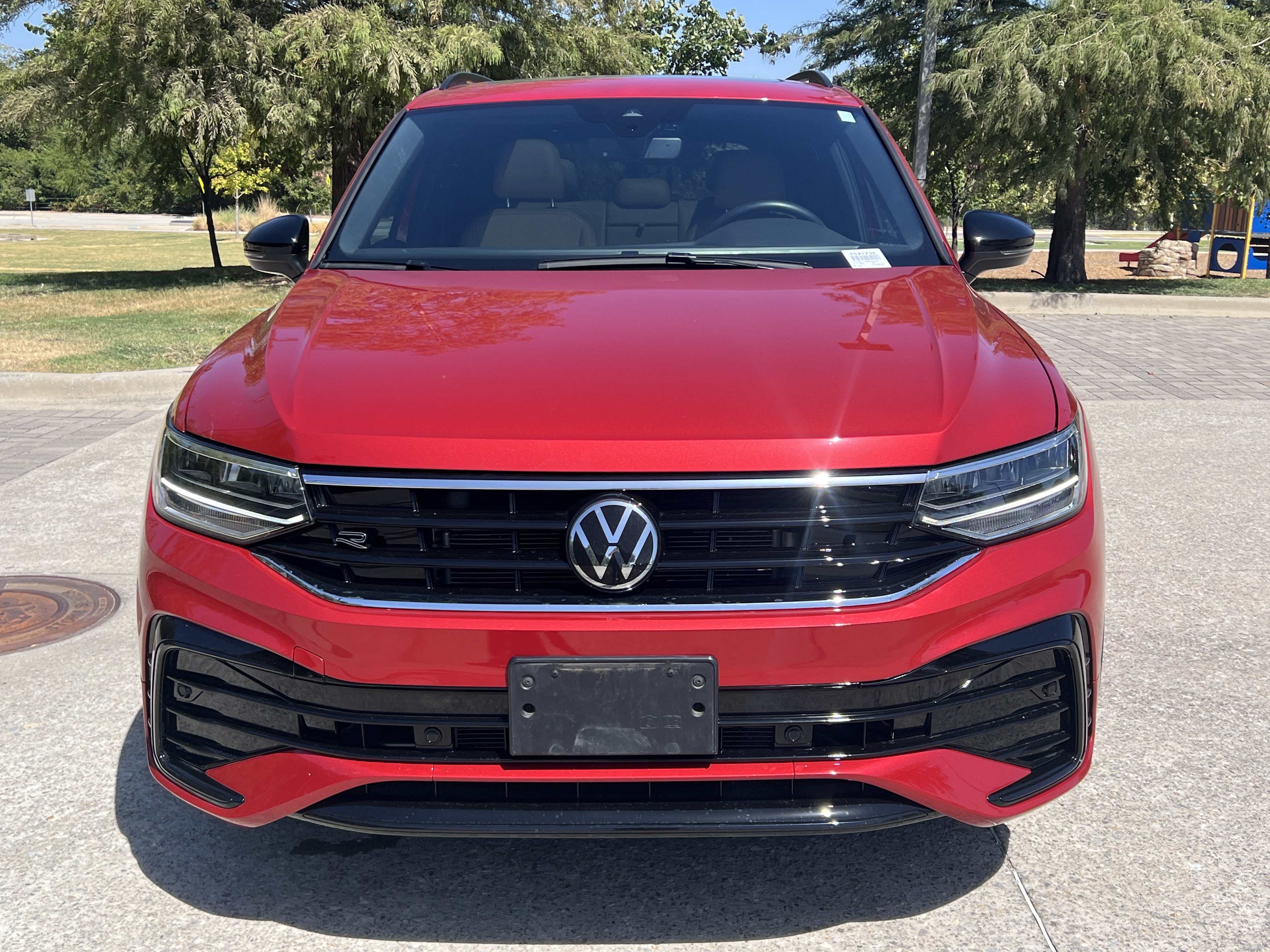 Used 2024 Volkswagen Tiguan SE R-Line FWD image 3