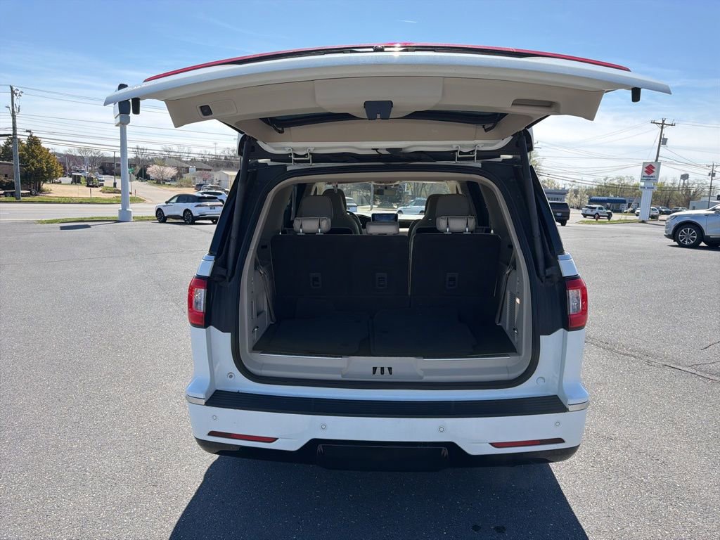 Certified 2021 Lincoln Navigator Reserve w/ Luxury Package image 16