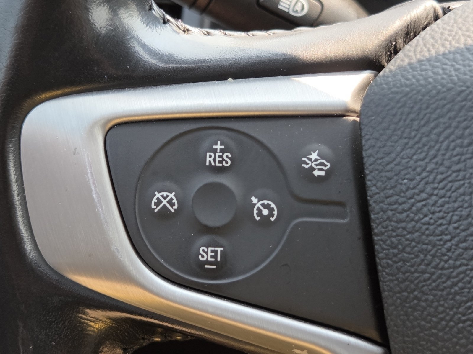 Used 2020 GMC Terrain SLE w/ Driver Convenience Package FWD image 9