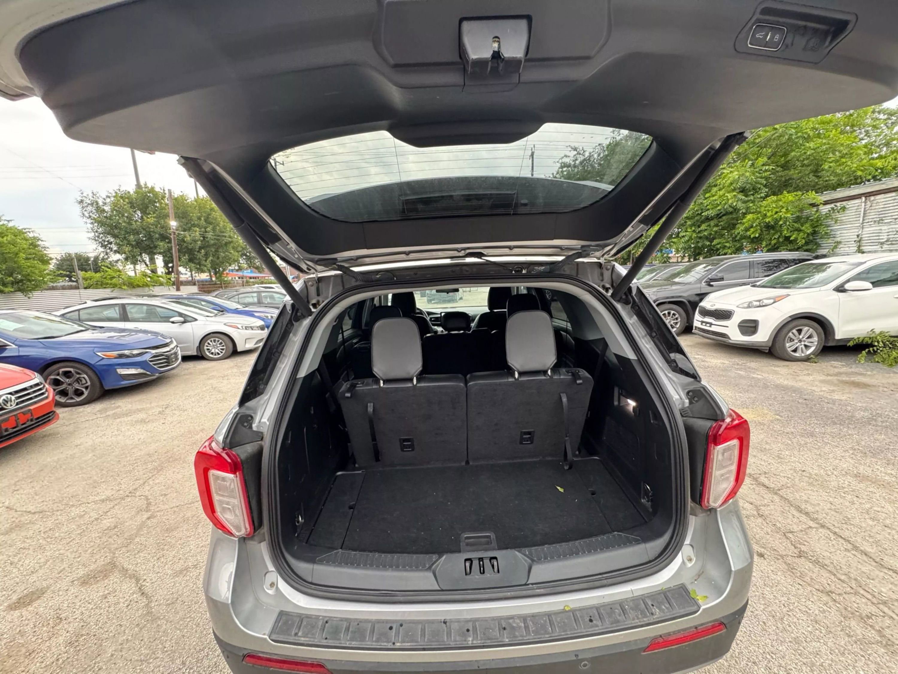 Used 2023 Ford Explorer XLT w/ Equipment Group 202A image 11