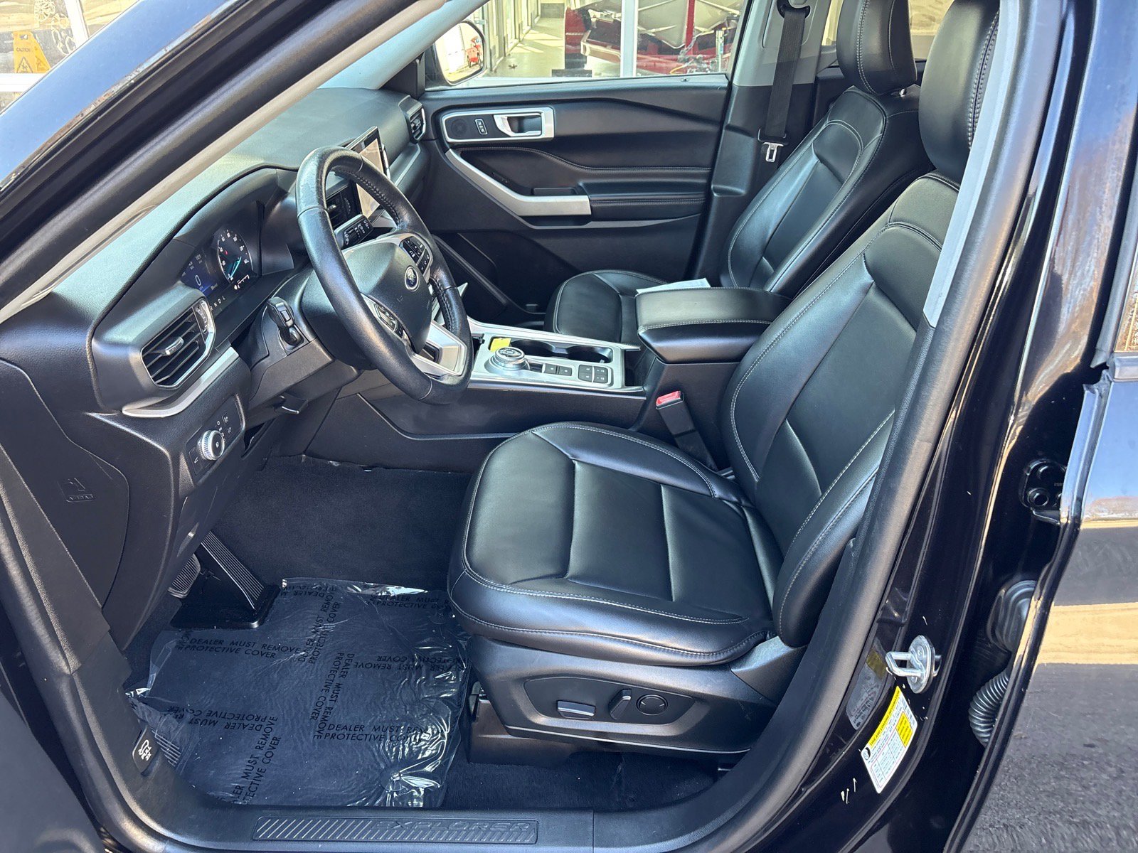 Used 2022 Ford Explorer XLT w/ Equipment Group 202A image 7