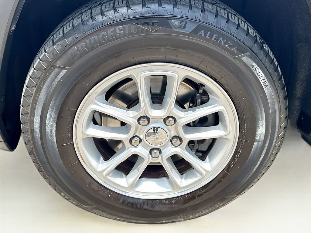 Used 2018 Jeep Grand Cherokee Laredo AWD/4WD image 36