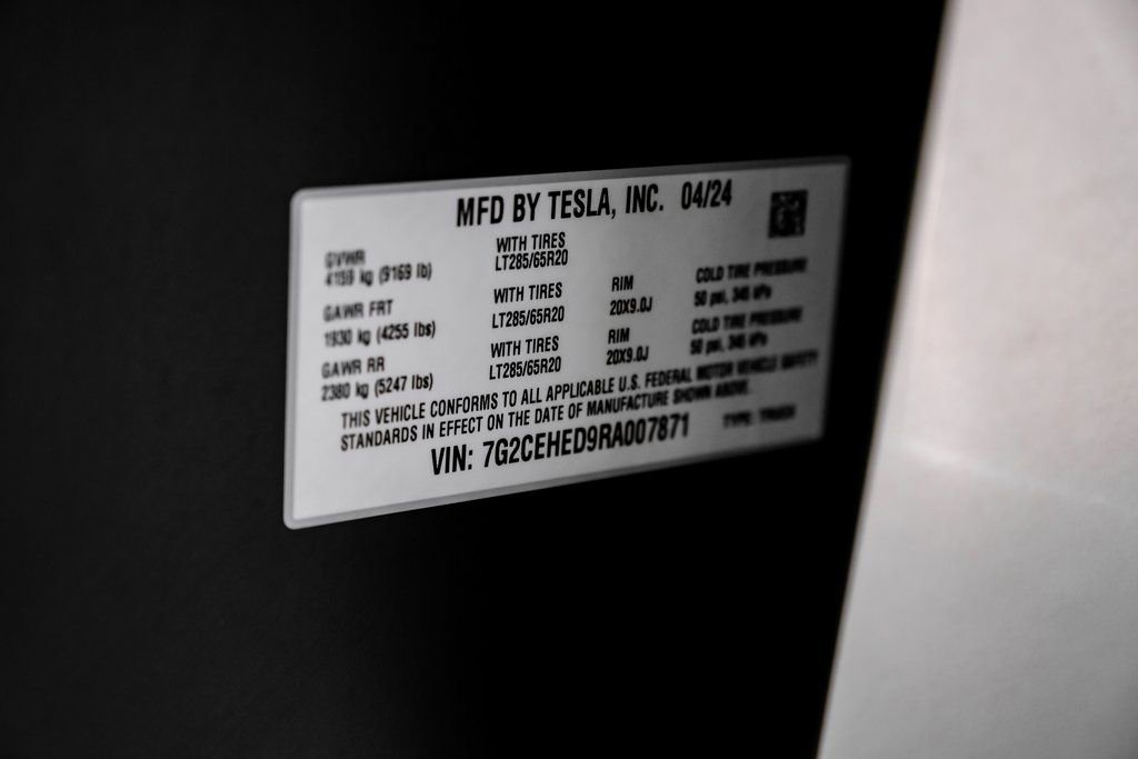 Used 2024 Tesla Cybertruck AWD Crew Cab image 60