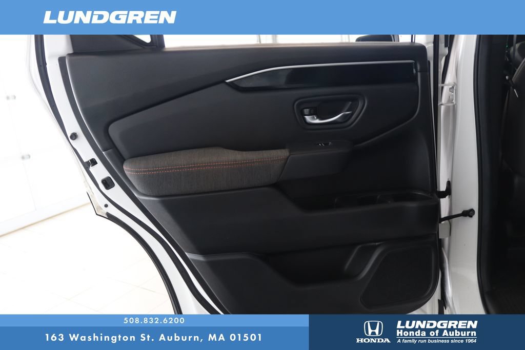 Used 2025 Honda Pilot Sport image 13