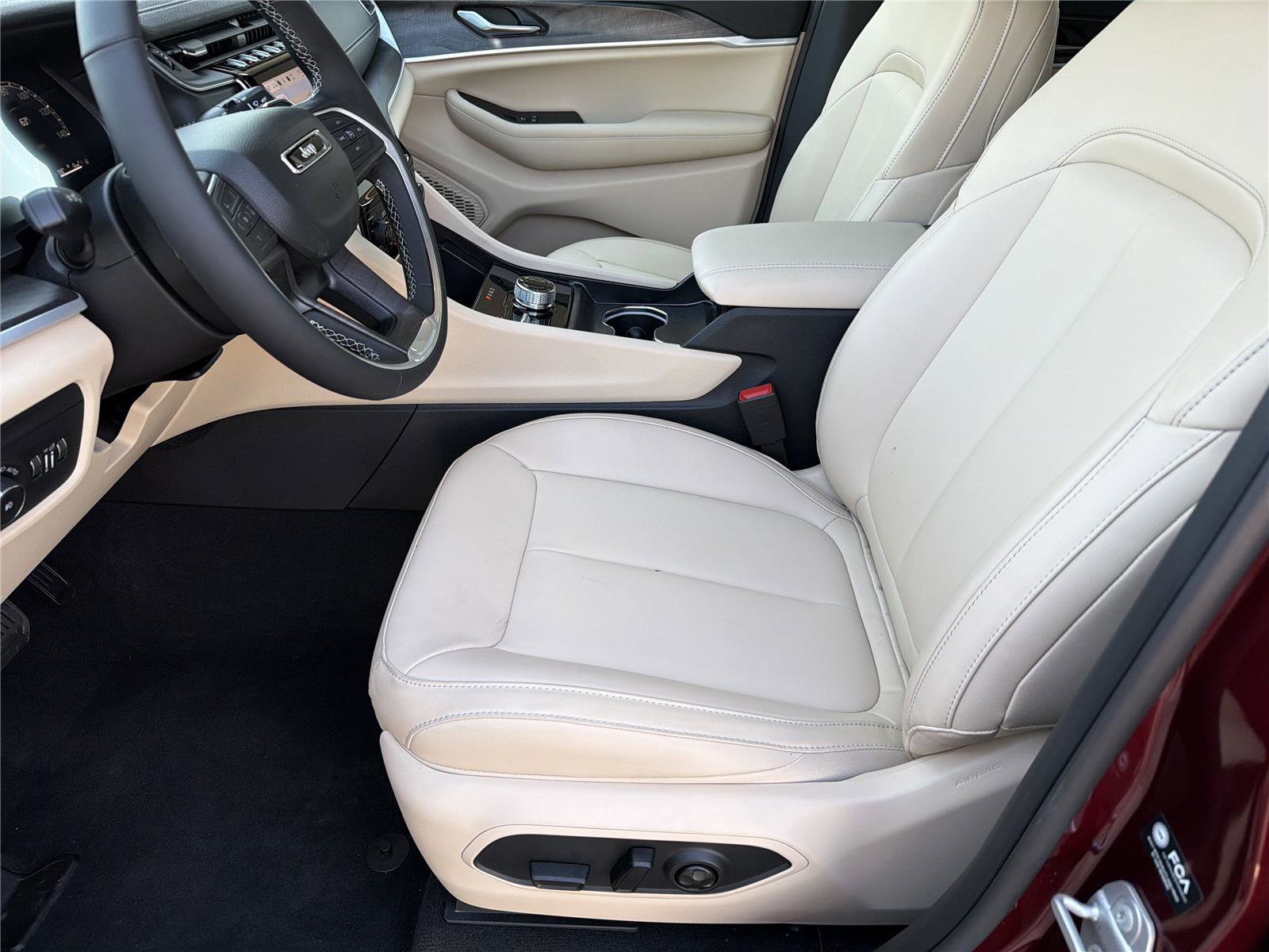 New 2025 Jeep Grand Cherokee Limited w/ Black Appearance Package image 6