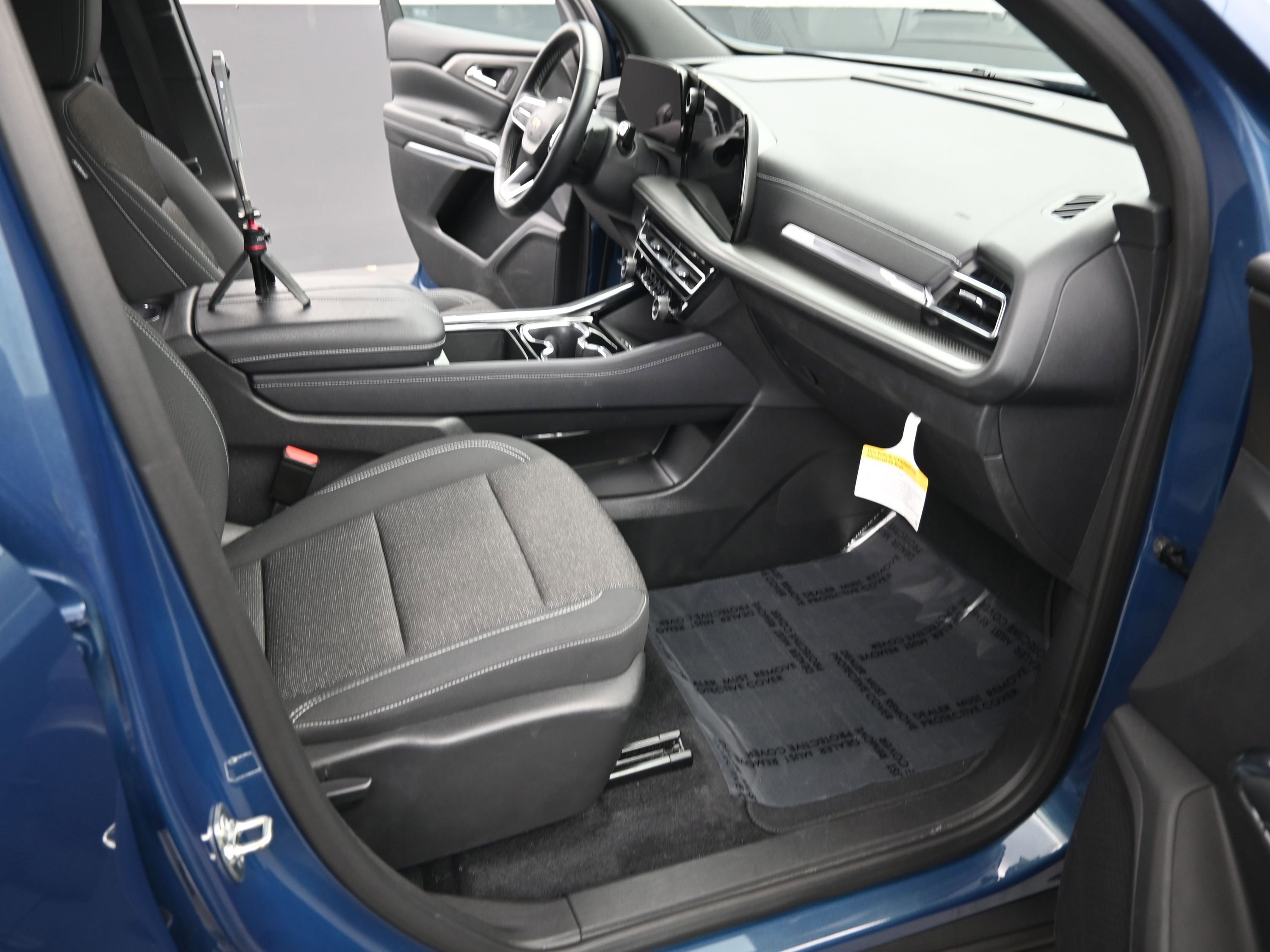 Used 2025 Chevrolet Traverse LT image 21