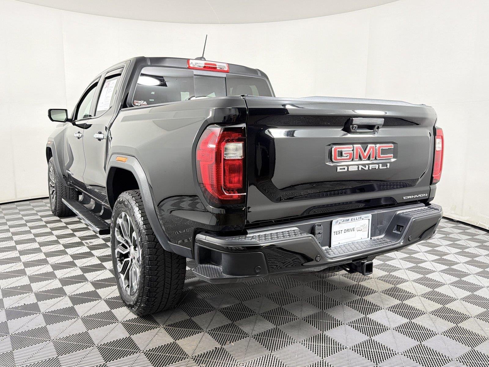 Used 2024 GMC Canyon Denali AWD/4WD image 4