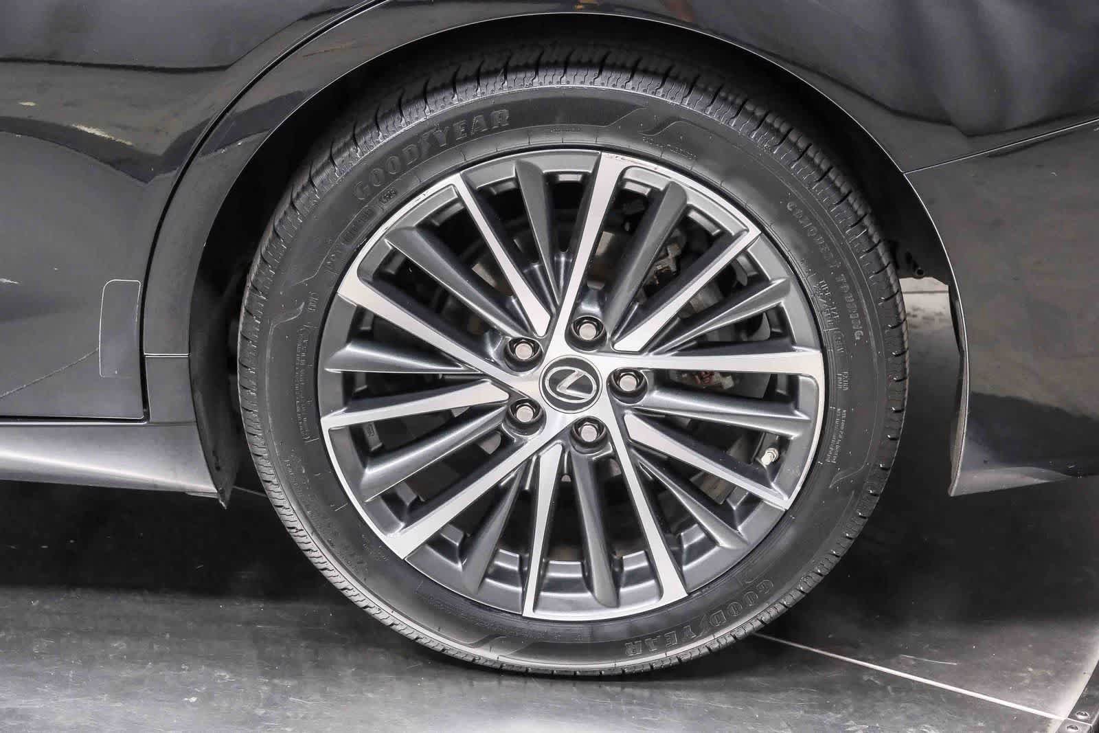 Used 2021 Lexus ES 300h w/ Premium Package FWD image 10