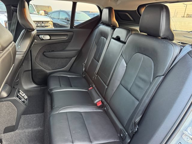 Used 2025 Volvo XC40 B5 Ultra AWD/4WD image 16