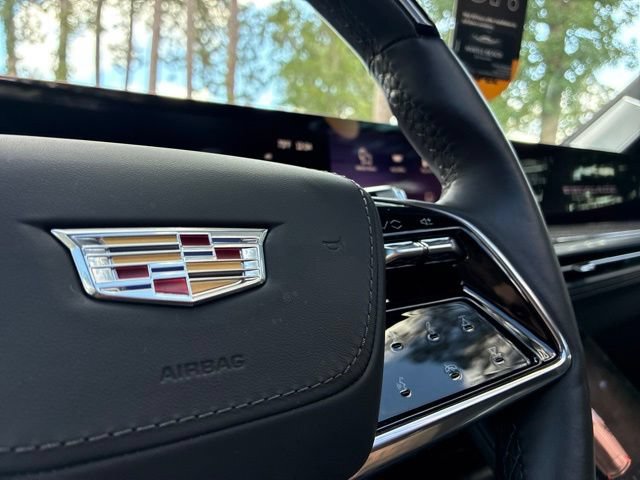 Used 2025 Cadillac Escalade ESV V AWD/4WD image 33