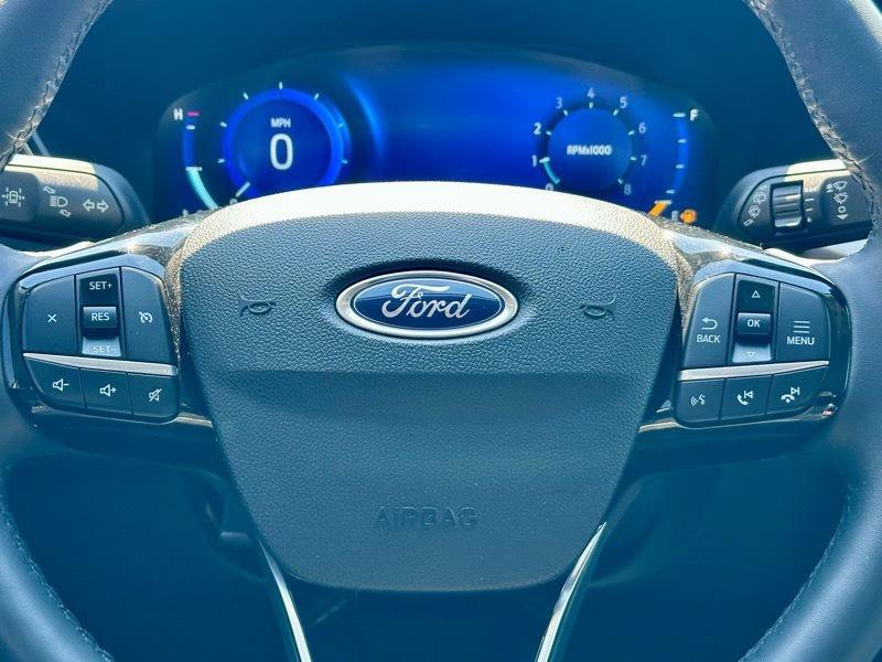 Used 2022 Ford Escape SEL w/ Technology Package FWD image 14
